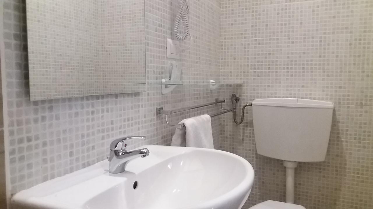 Leonardo Hotel Бриндизи Екстериор снимка